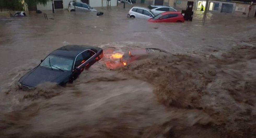 Las inundaciones se produjeron por el desbordamiento de un torrente producto \"de 220 litros por metro cuadrado de lluvias que han caído en las últimas horas\". (Foto: Twitter @ToniAguera)