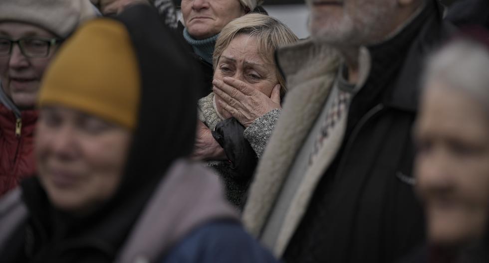 La comunidad de Bucha llora a sus víctimas. AP