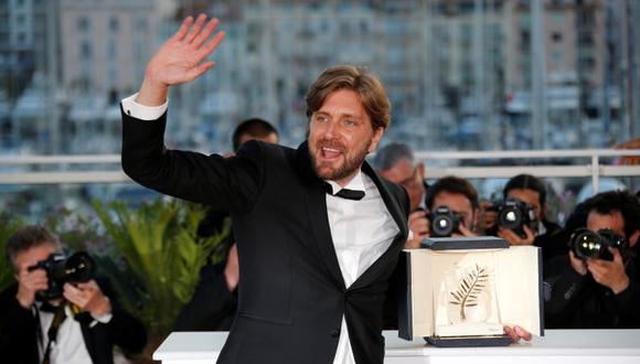 El director sueco feliz con la Palma de Oro de Cannes. (Foto: Reuters)