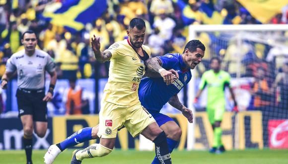 Las escuadras de América y Cruz Azul se ven las caras este domingo por la Liga MX en uno de los grandes clásicos del fútbol mexicano. (Foto: Twitter América)