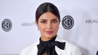 Priyanka Chopra o cómo llevar un maquillaje neón