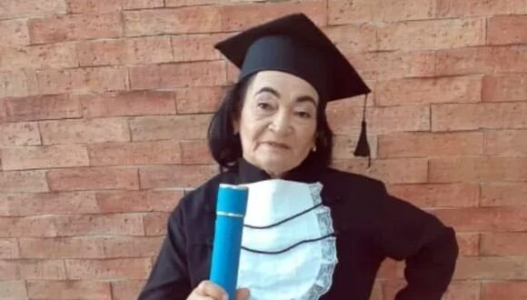 María Clara de Santana se graduó de Pedagogía a los 76 años. (Foto: UOL)