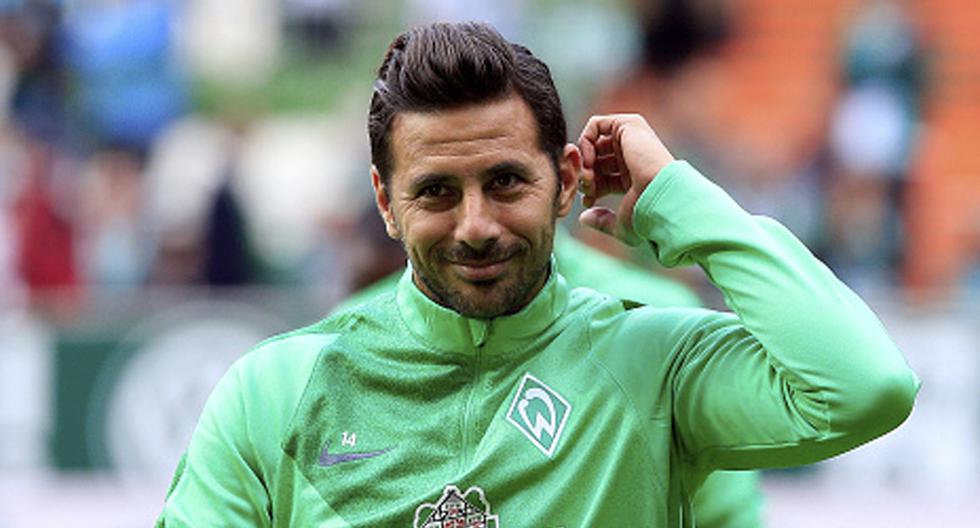 Claudio Pizarro hace historia en la Bundesliga al anotar con el Werder Bremen. (Foto: Getty Images)