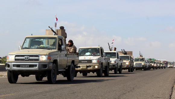 Imagen de archivo del 2019. Combatientes con la Fuerza del Cinturón de Seguridad de Yemen en un convoy que se dirige desde la ciudad sureña de Adén a la provincia de Abyan, en medio de tensiones con las fuerzas del presidente respaldado por Arabia Saudita, Abedrabbo Mansour Hadi. (Foto: Saleh Al-OBEIDI / AFP)