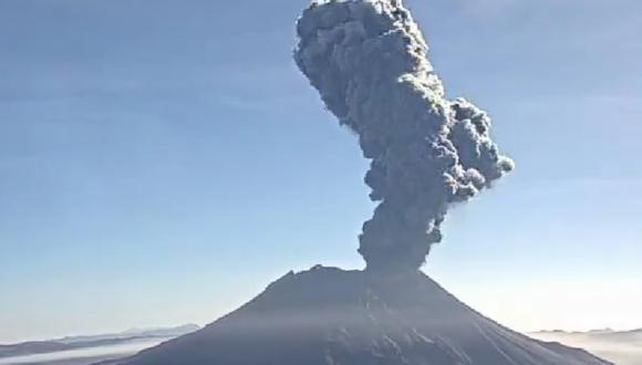 Volcán Ubinas registró esta mañana una fuerte explosión. (Foto: Ingemmet)