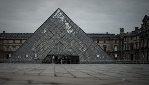 El prestigioso museo Louvre de París se encuentra bajo estrictas medidas de seguridad para detener la expansión del coronavirus. Esto no evita que puedas visitarlo virtualmente desde tu casa. (Foto: AFP)