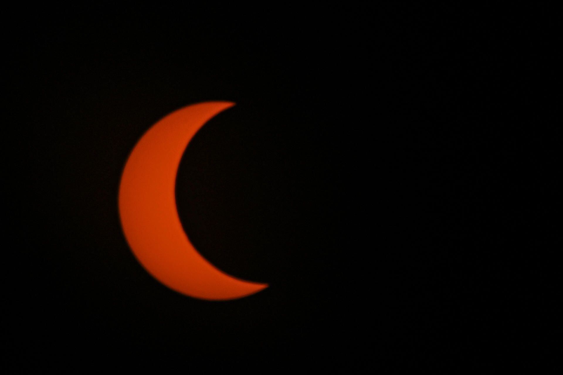 The eclipse can be seen between 10:42 am and 3:52 pm (Peruvian time) in North America. 