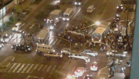 Pueblo Libre: coaster se volcó dejando al menos 10 heridos