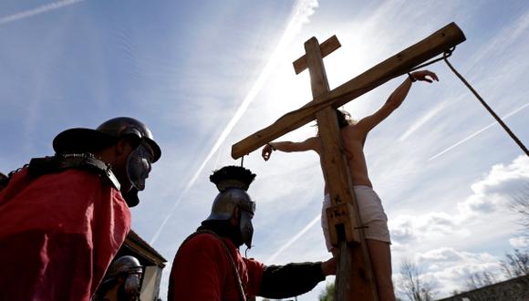 La crucifixión ha planteado una serie de preguntas sobre los castigos y el tipo de lesiones que pudo sufrir Jesucristo en la cruz. Recordamos este caso en Semana Santa. (Reuters)