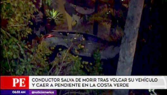 Chofer habría perdido el control de su vehículo luego que otro auto le cerrara el paso en la Costa Verde. (América Tv)