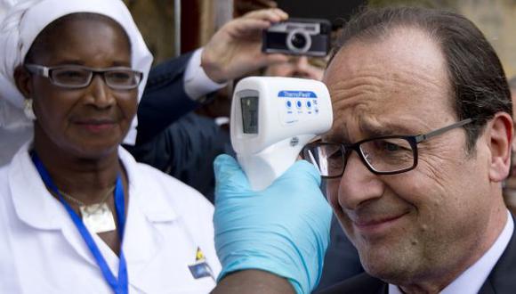 François Hollande visitó Guinea, la cuna del ébola