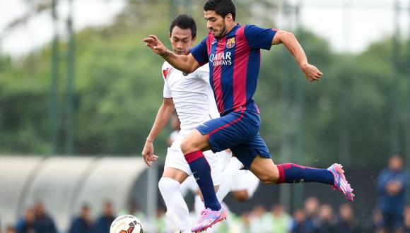 Luis Suárez en acción durante el amistoso de ayer donde anotó un doblete. (Foto:Getty Images)