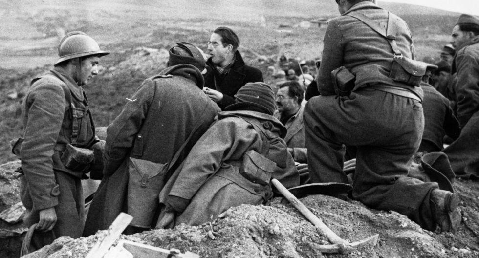 En 1937, Hemingway fue corresponsal de *Guerra Civil Española* para la North American Newspaper Alliance y llegó a España junto con el cineasta Joris Ivens. (Foto: Getty Images)