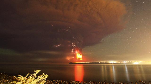 Chile: La violenta erupción nocturna del volcán Calbuco - 1
