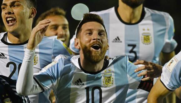 El equipo de Argentina luego de clasificar al Mundial. (Foto: AFP)