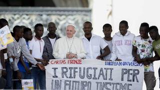 Francisco oficia audiencia semanal junto a refugiados africanos