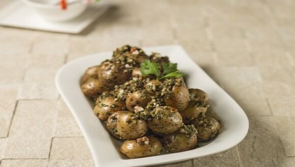 Papitas salteadas con chimichurri de hierbas