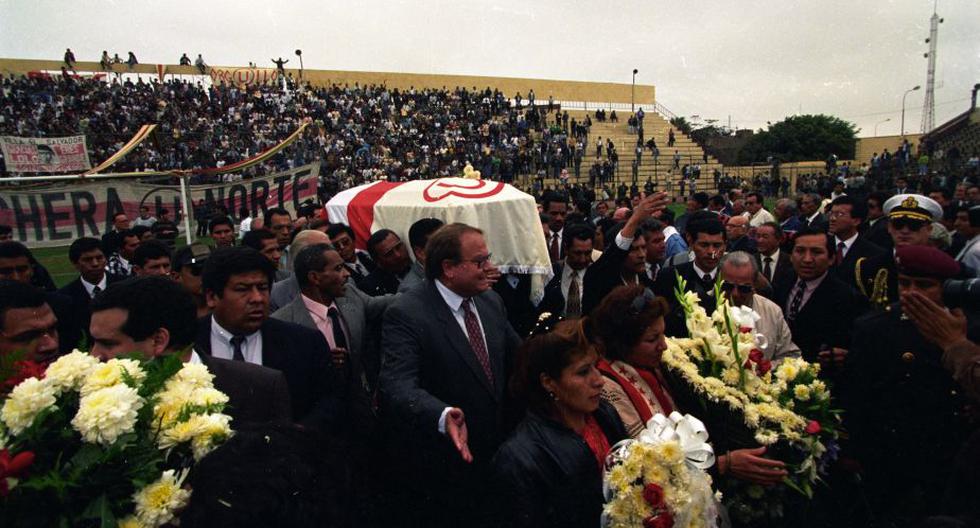 Lolo Fernández, máximo ídolo de Universitario, murió el 17 de septiembre de 1996 a los 83 años (\"*Archivo Histórico El Comercio*\":http://elcomercio.pe/huellas-digitales)