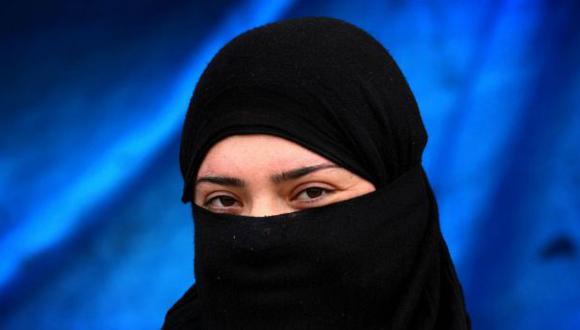 Estado Islámico detuvo a mujeres por "reírse en voz alta"