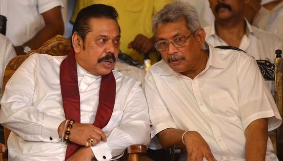 Los hermanos en mejores días (2018): tanto Mahinda (izq.) como Gotabaya Rajapaksa han ocupado el cargo de presidente de Sri Lanka.