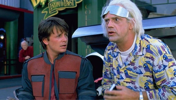 Michael J. Fox (Marty McFly) y Cristopher Lloyd ('Doc' Brown) tuvieron emotivo reencuentro tras 35 años de 'Volver al futuro'. | Foto: Difusión