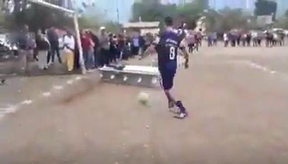 YouTube: ¡Insólito! Equipo de fútbol se despidió de su compañero marcando  un gol con su ataúd | VIDEO. (Foto: Captura de pantalla)