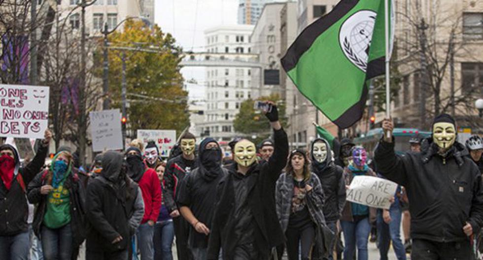 Se movilizan este fin de semana con máscaras de Guy Fawkes en distintas urbes del planeta, para manifestarse contra las elecciones en EE.UU. (Foto: EFE)