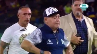 Diego Maradona hizo el gesto de la ‘gallinita’ y la Bombonera explotó de júbilo | VIDEO