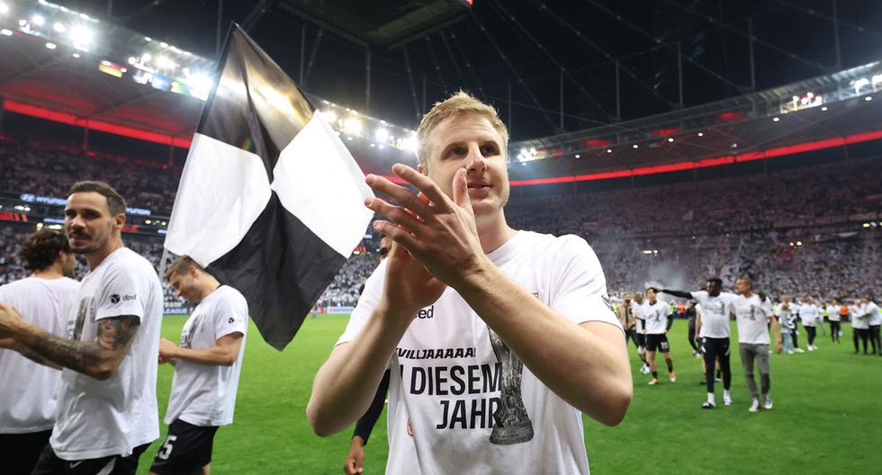 Hinteregger won the Europa League with Frankfurt and retires a month later, at the age of 29
