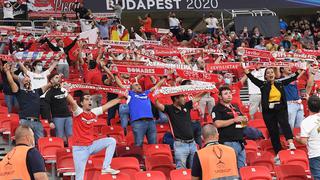 Los fanáticos se hacen presentes en el Puskas Arena para ver el Bayern Munich vs. Sevilla | FOTOS
