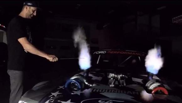 Mira cómo se asan malvaviscos con el motor de su Mustang[VIDEO]