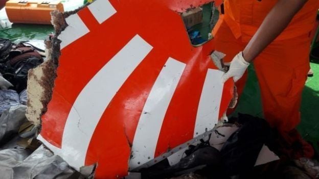 El avión siniestrado en octubre de 2018 frente a la costa de Indonesia quedó totalmente destrozado. (Getty Images vía BBC)