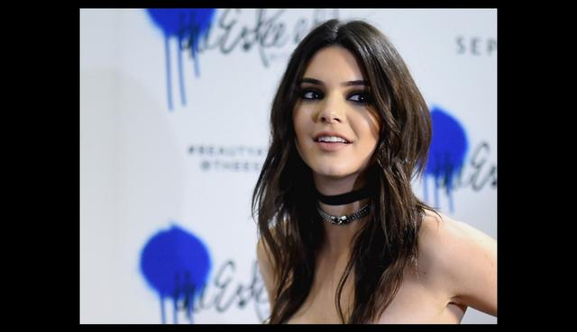 La modelo Kendall Jenner estuvo en compañía de su amigo Yung Taco. (AFP)