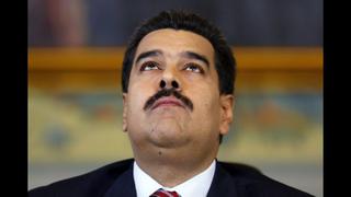 Maduro ordena revisar sueldos por caída del barril del crudo