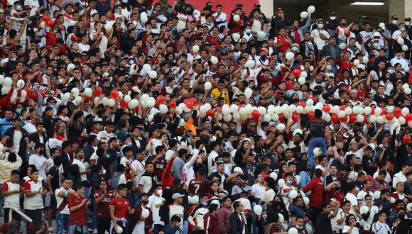 Hinchas de Universitario se harán presente en gran cantidad para el partido ante Sport Huancayo | Foto: Archivo / El Comercio