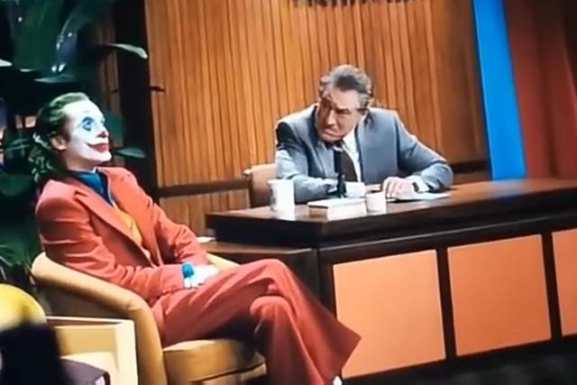 Joaquin Phoenix en la comentada escena del Joker, con Robert de Niro.