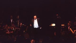 El día en que Luciano Pavarotti escuchó a Juan Diego Flórez en un colegio limeño