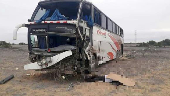 El bus con placa de rodaje B6B-951 circulaba en la ruta Lima-Tumbes y el camión de placa F5W-709, en sentido contrario. El motivo del accidente sería que el primer vehículo invadió el carril contrario (Foto: Carlos Chunga)