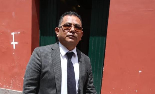El abogado Eduardo Pachas es quien aparece de forma más frecuente junto a Pedro Castillo en sus frecuentes audiencias judiciales.. Foto: jorge.cerdan/@photo.gec