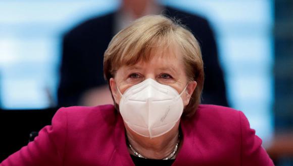 Angela Merkel promete “grandes pasos” en la vacunación contra el coronavirus para abril. (Foto: HANNIBAL HANSCHKE / POOL / AFP).