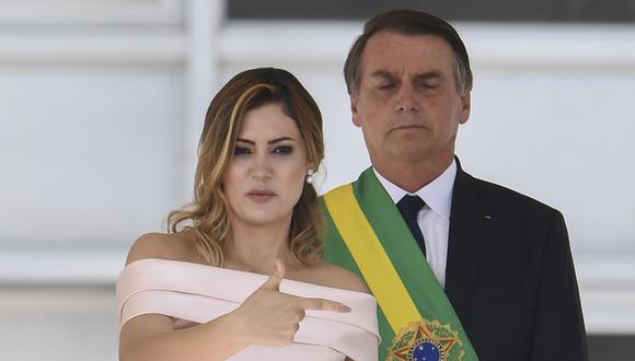 La primera dama de Brasil, Michelle Bolsonaro, junto a su esposo en una imagen del 1 de enero del 2019. (Foto: EVARISTO SA / AFP).