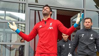 Alisson Becker volvió a entrenar con normalidad dos meses después