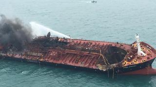 Explota un buque petrolero en área de protección de tortugas en Hong Kong | FOTOS