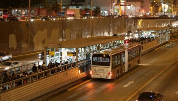 La Municipalidad de Lima precisó que entre las 11 p.m. y 12 p.m. habrá 16 buses retén que se desplazarán directamente a la estación Estadio Nacional desde la estación Central y la estación Plaza de Flores. (Imagen referencial/Archivo)