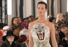 La firma Schiaparelli diseña vestidos con cabezas de animales y desata polémica