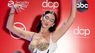 American Music Awards: Dua Lipa y el look que lució para la fiesta de la música