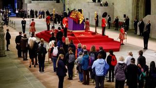 Unas 250.000 personas dieron el último adiós a la reina Isabel II 