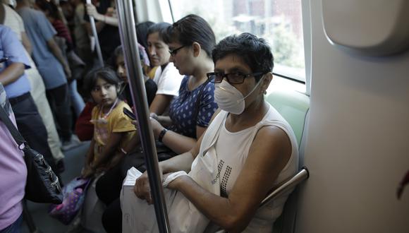Algunos usuarios del Metro han decidido utilizar mascarillas como método de prevención. (Foto: Anthony Niño de Guzmán)