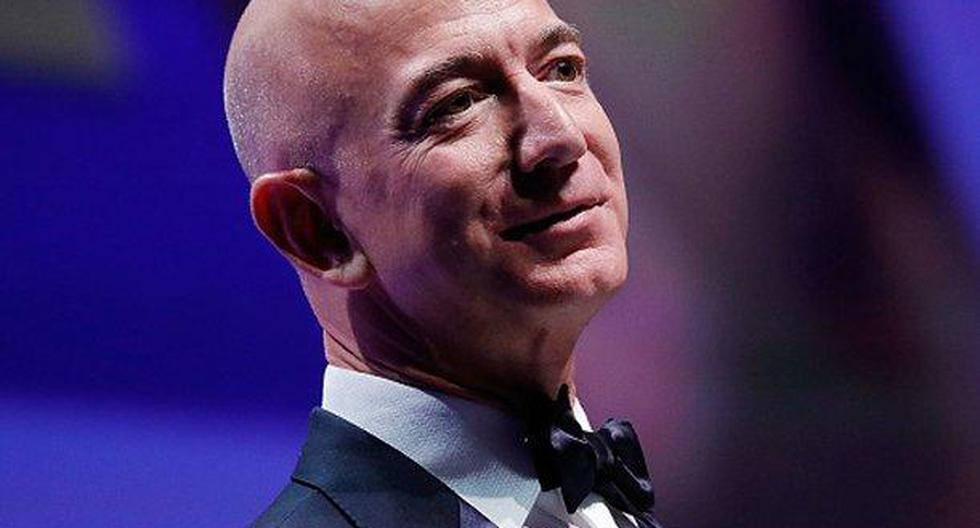 El director ejecutivo y fundador de Amazon, Jeff Bezos, realizó un inusual paseo con el mejor amigo del hombre. (Foto: Getty Images)