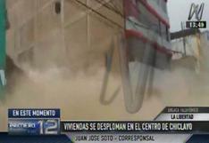 Perú: instante en que 2 casas se desploman en Chiclayo por lluvias